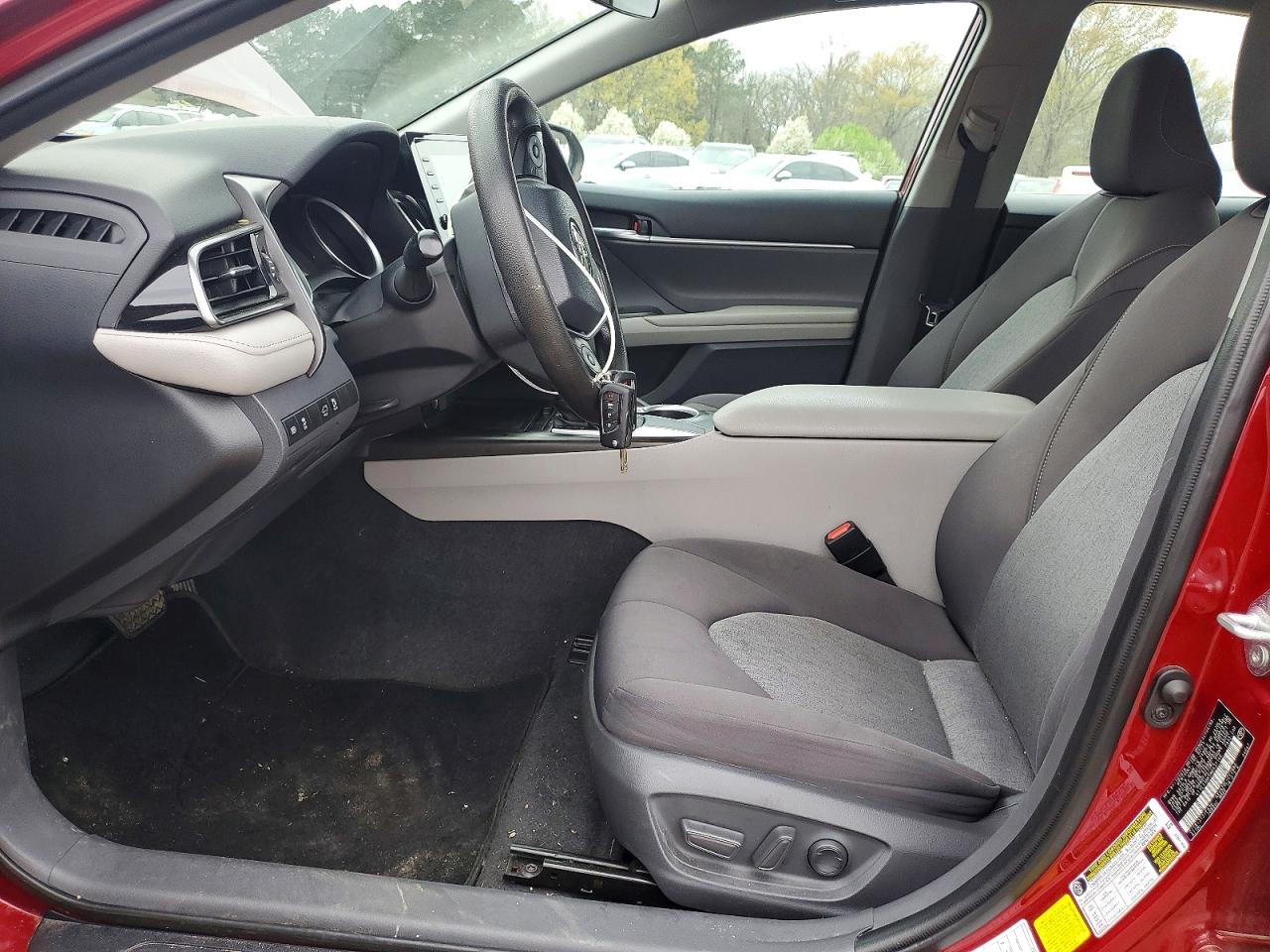 2021 TOYOTA CAMRY LE photo 19