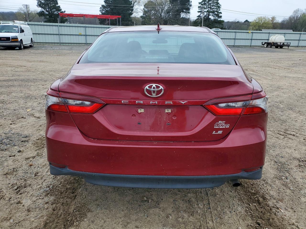 2021 TOYOTA CAMRY LE photo 16