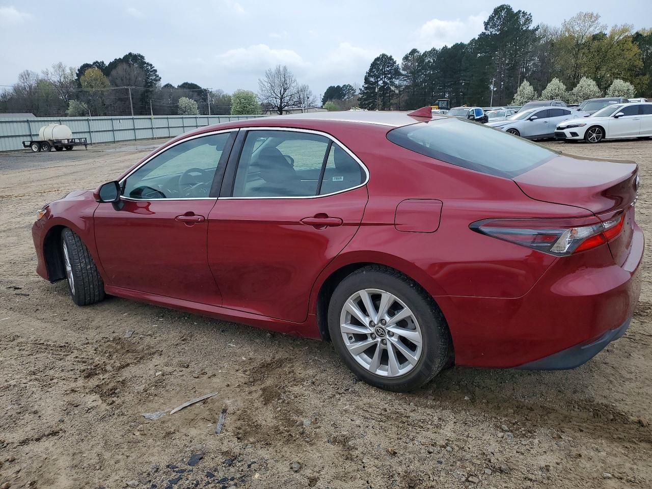 2021 TOYOTA CAMRY LE photo 4