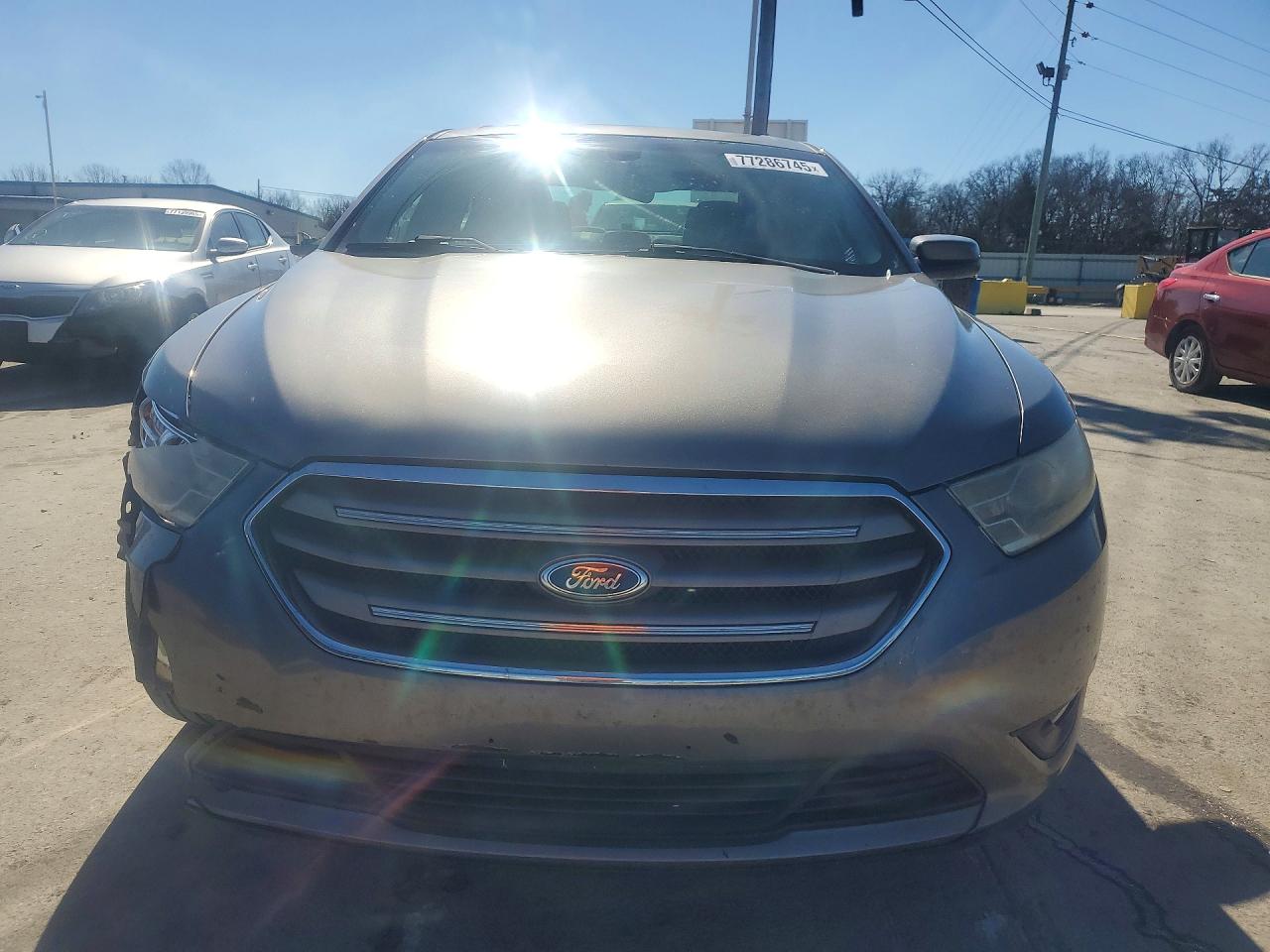 2014 FORD TAURUS SEL photo 9