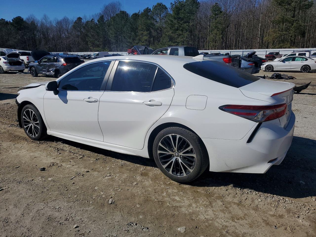 2019 TOYOTA CAMRY L photo 2