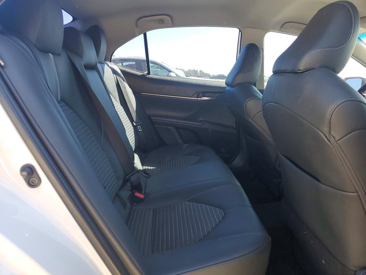 2019 TOYOTA CAMRY L photo 10