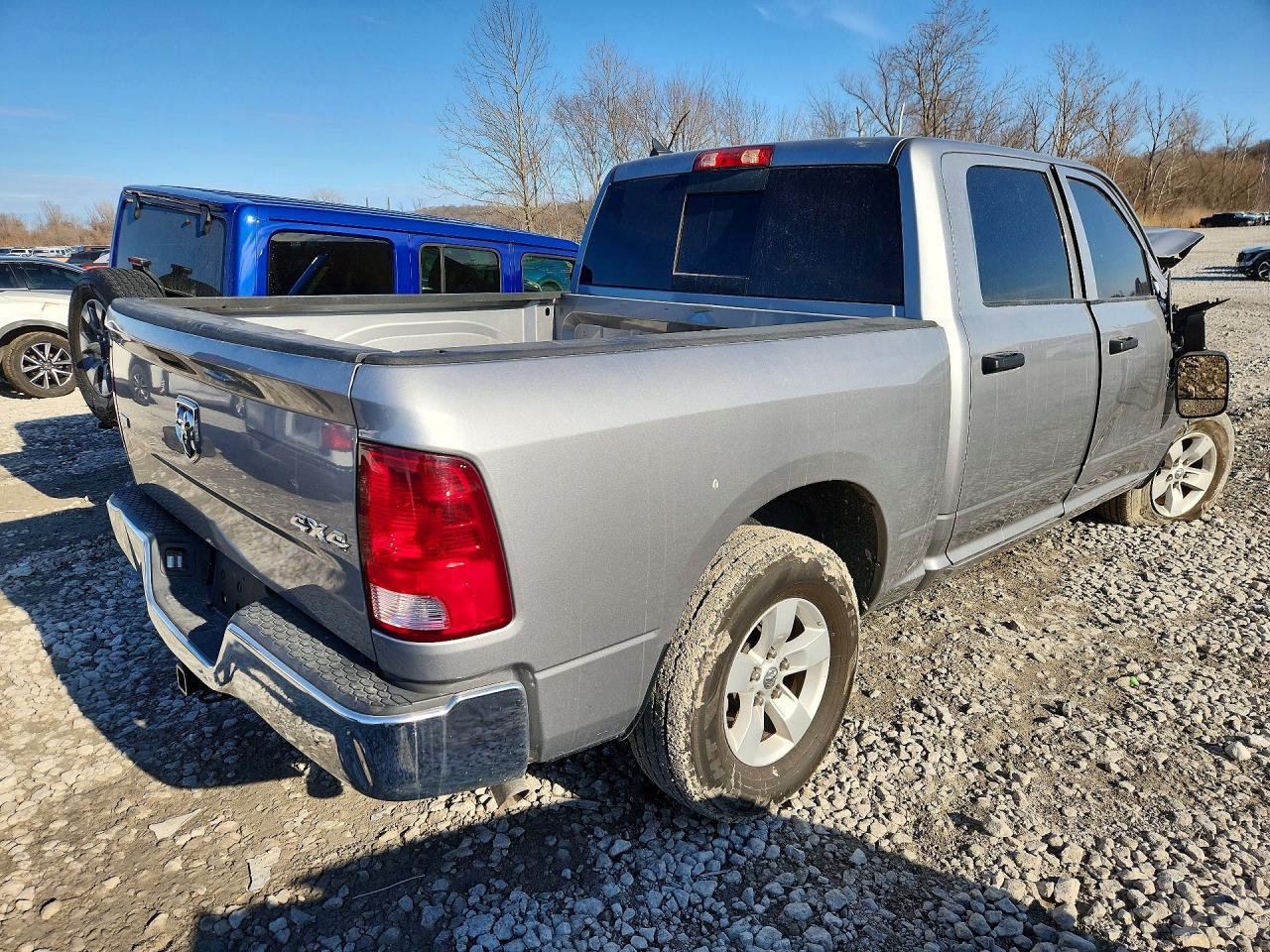 2023 RAM 1500 CLASSIC SLT photo 3