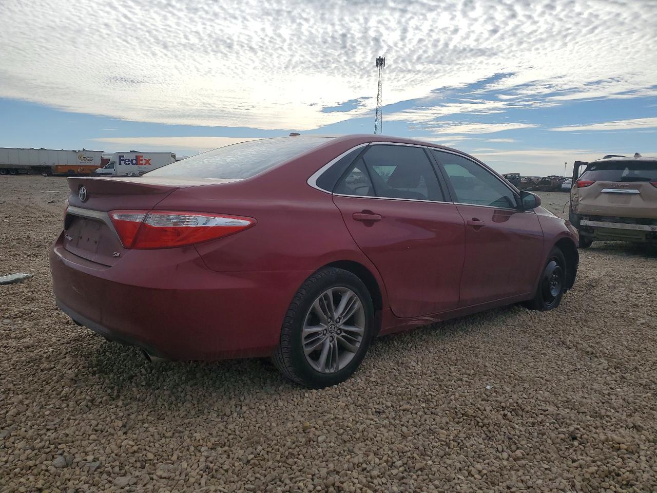 2015 TOYOTA CAMRY LE photo 3