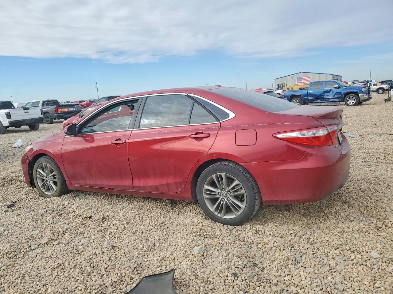 2015 TOYOTA CAMRY LE photo 2