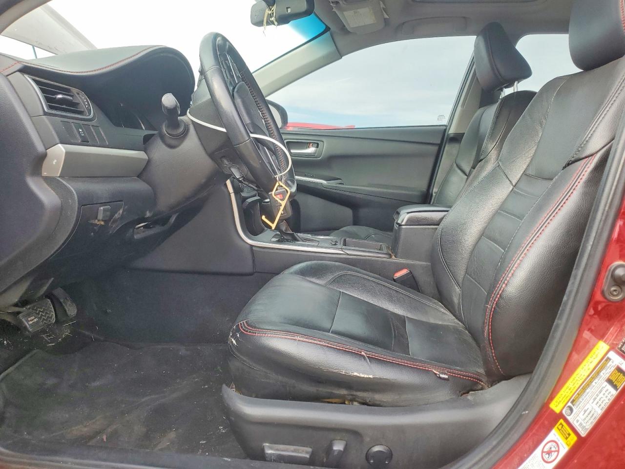 2015 TOYOTA CAMRY LE photo 7