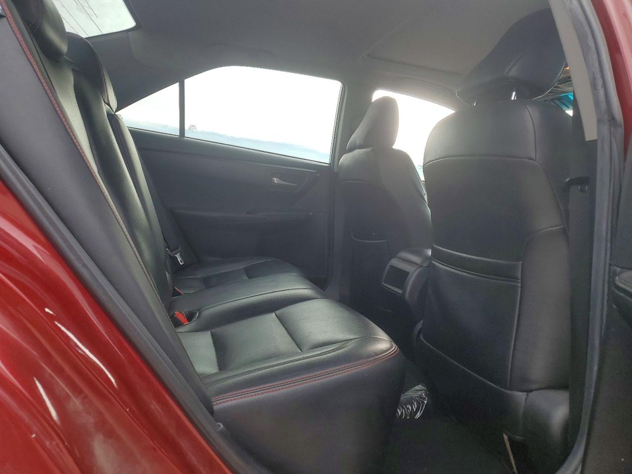 2015 TOYOTA CAMRY LE photo 10