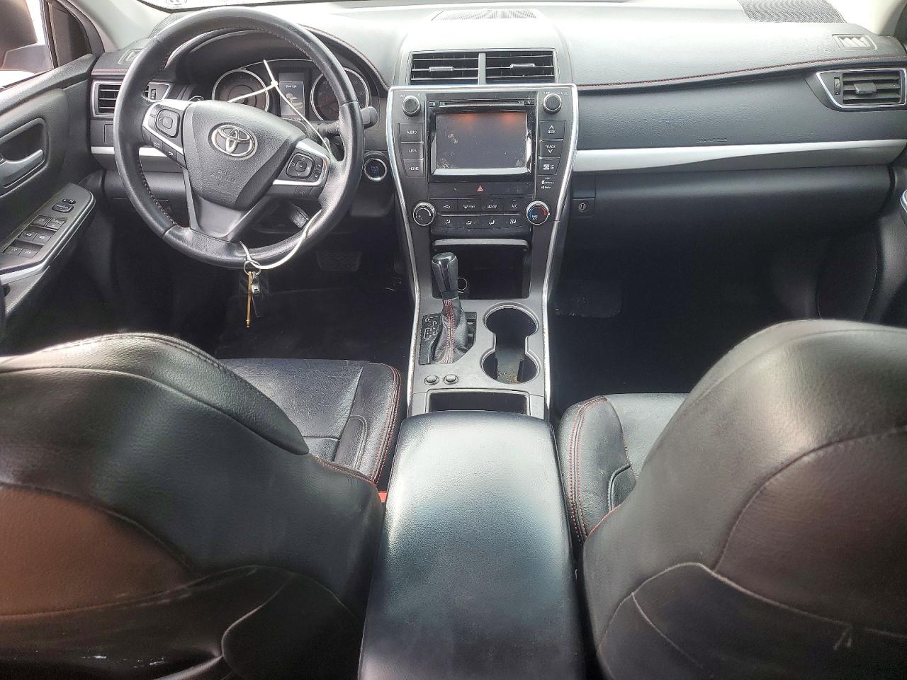 2015 TOYOTA CAMRY LE photo 8