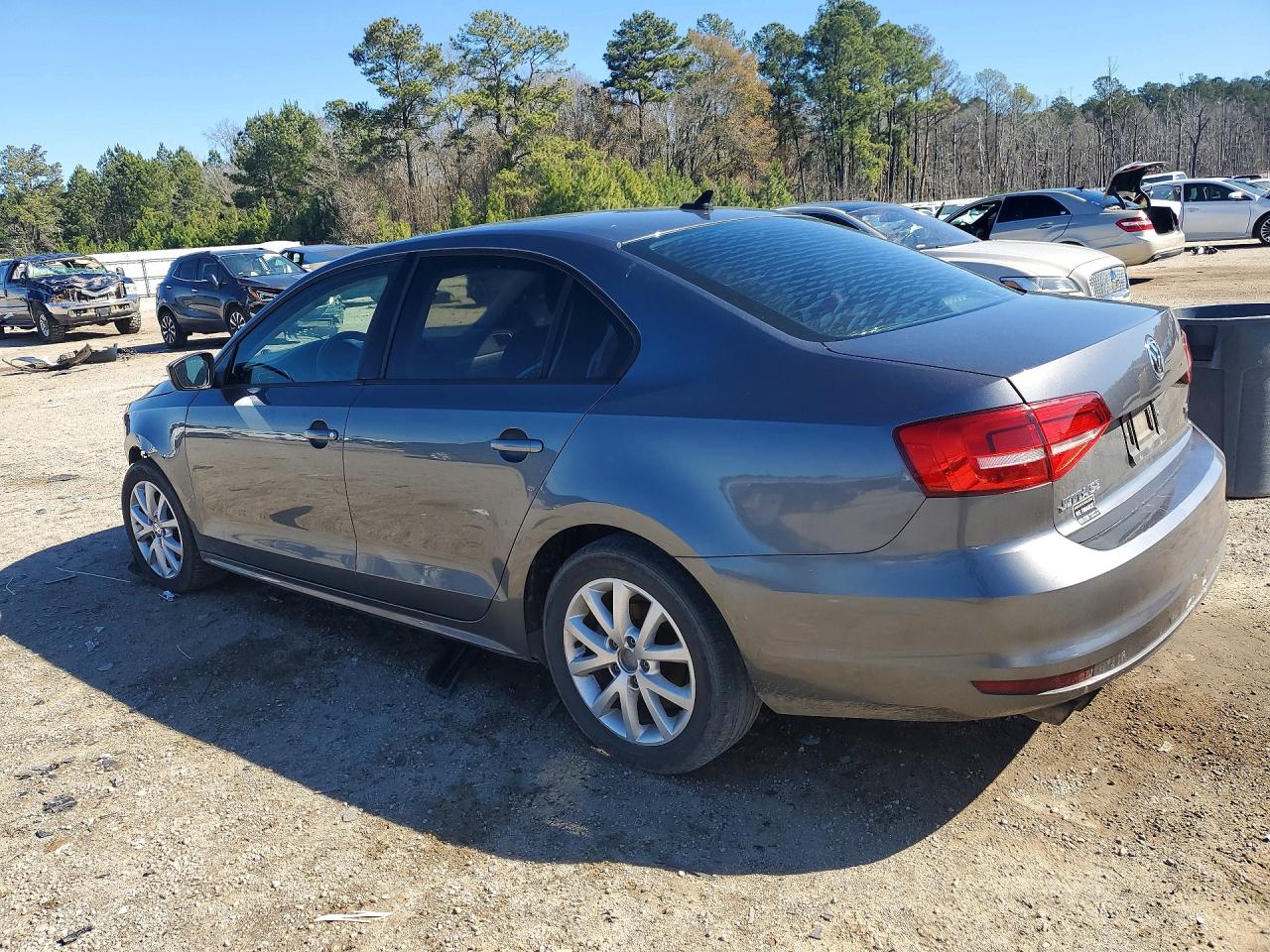 2015 VOLKSWAGEN JETTA SE photo 3