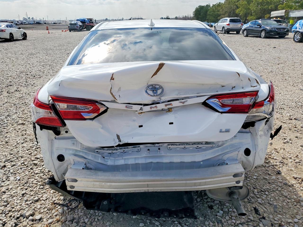 2020 TOYOTA CAMRY LE photo 11