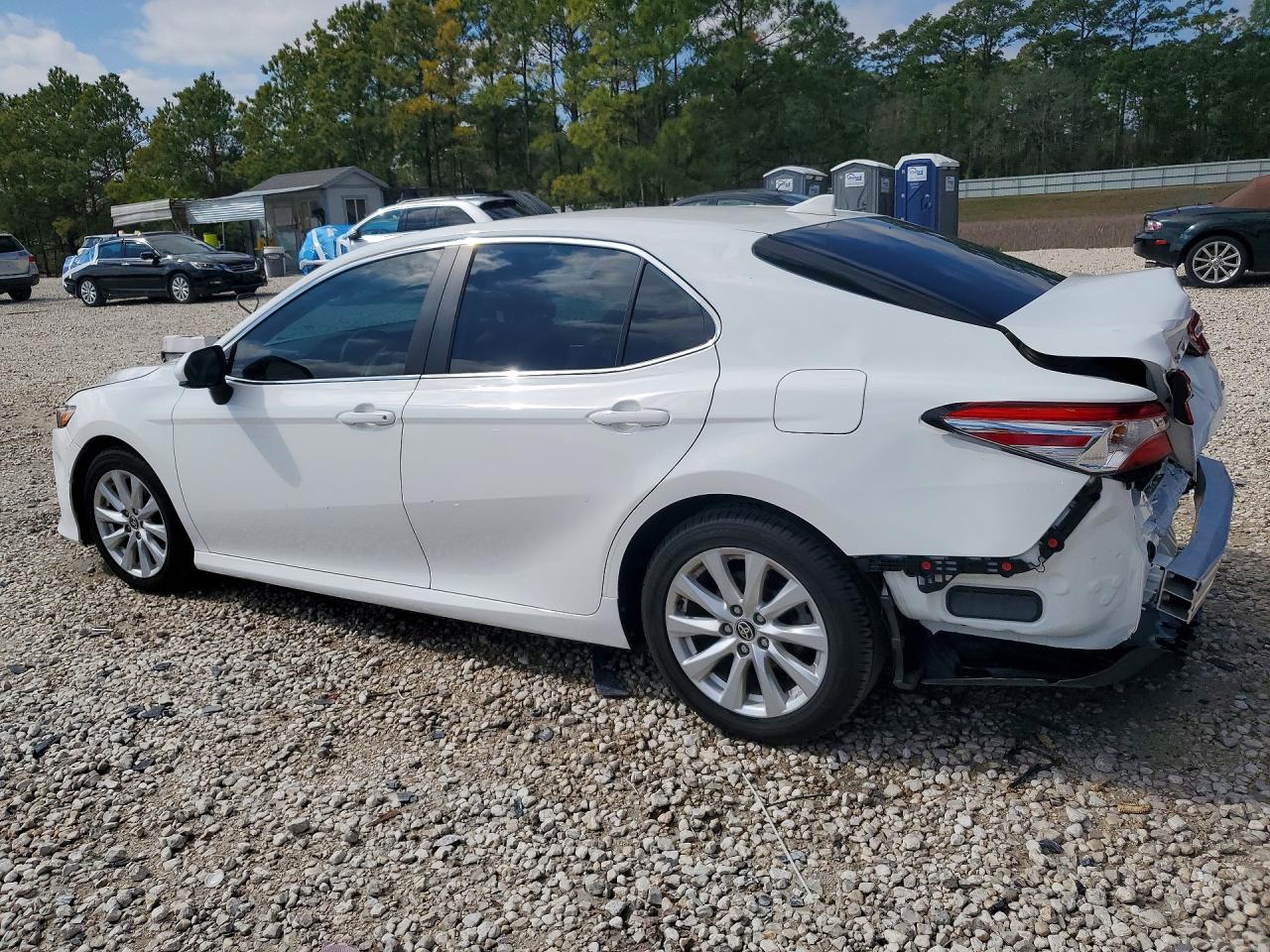 2020 TOYOTA CAMRY LE photo 3