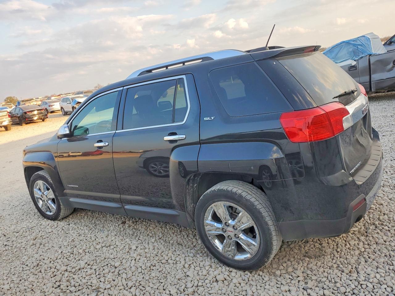2015 GMC TERRAIN SLT photo 3