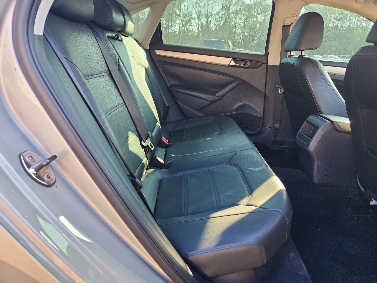 2012 VOLKSWAGEN PASSAT SE photo 19
