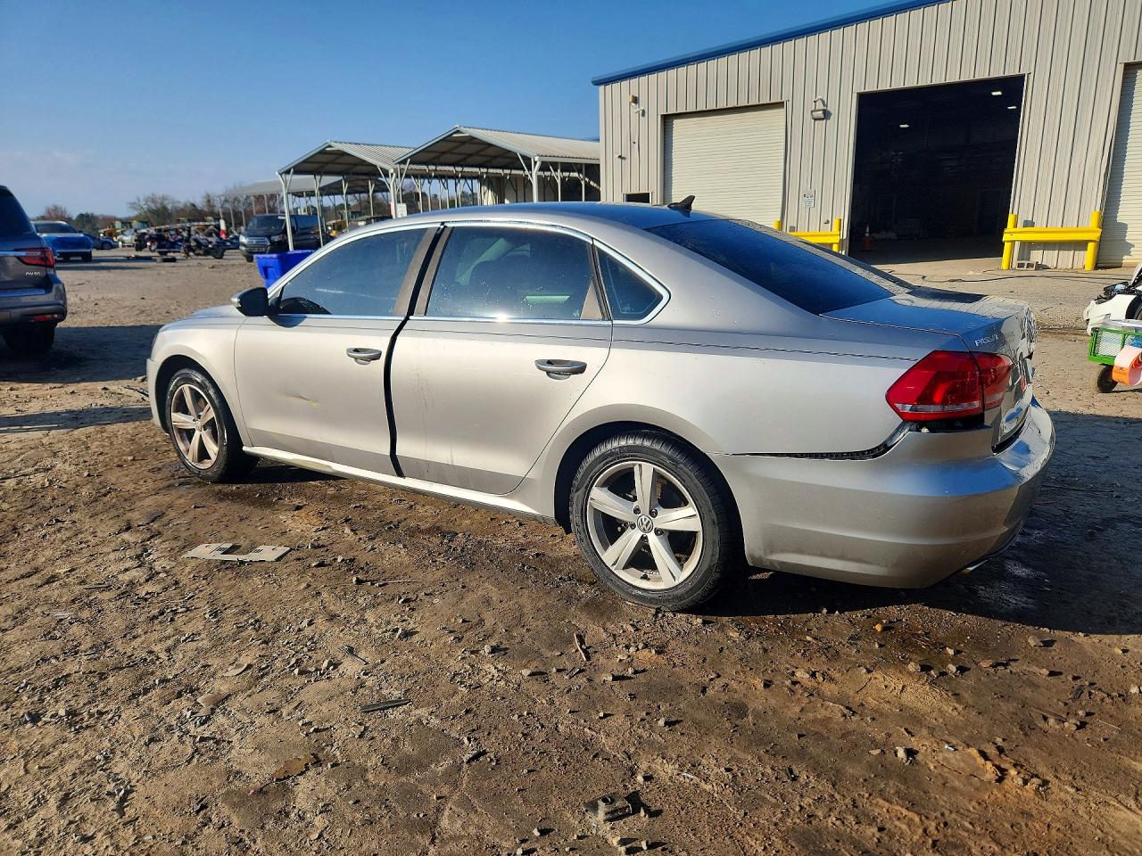2012 VOLKSWAGEN PASSAT SE photo 3