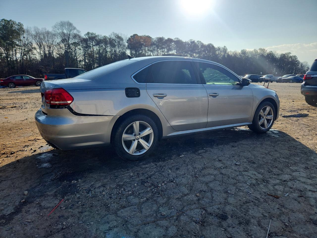 2012 VOLKSWAGEN PASSAT SE photo 5