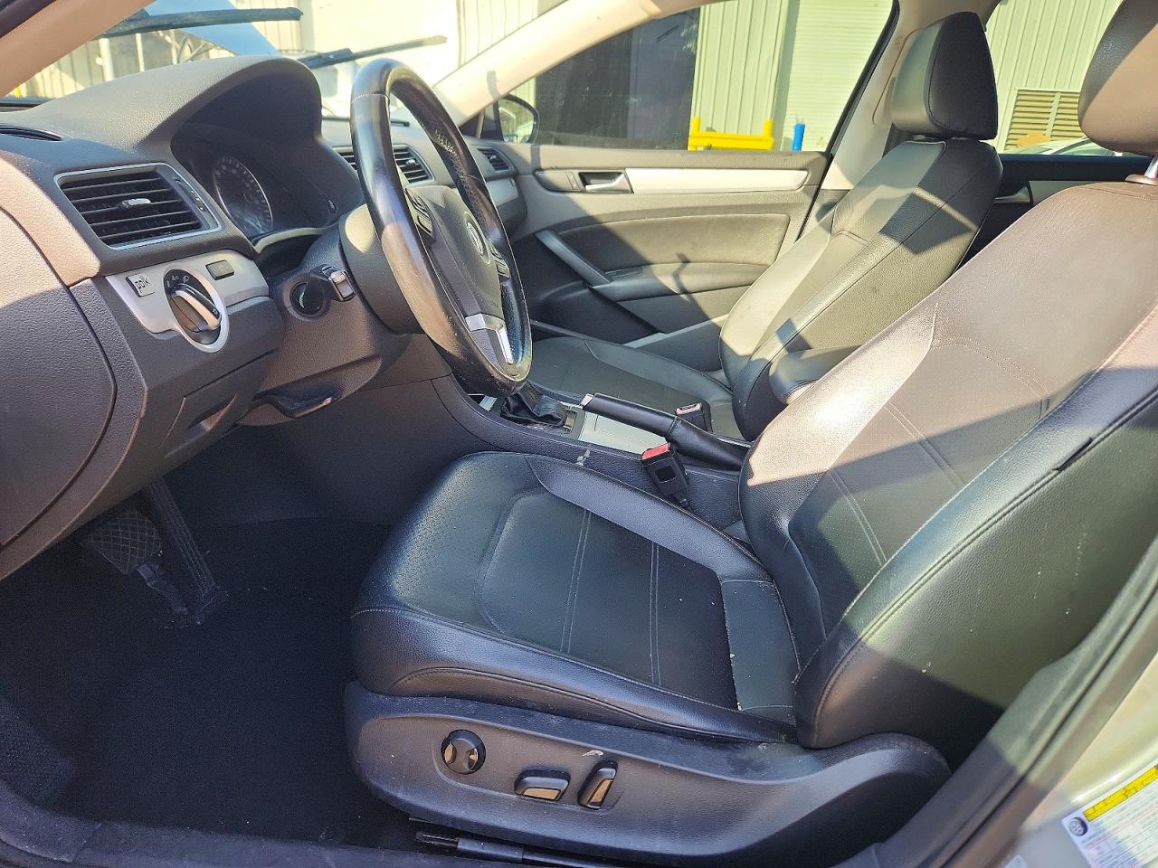 2012 VOLKSWAGEN PASSAT SE photo 13
