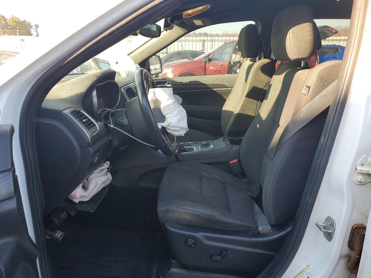 2019 JEEP GRAND CHEROKEE LAREDO photo 13