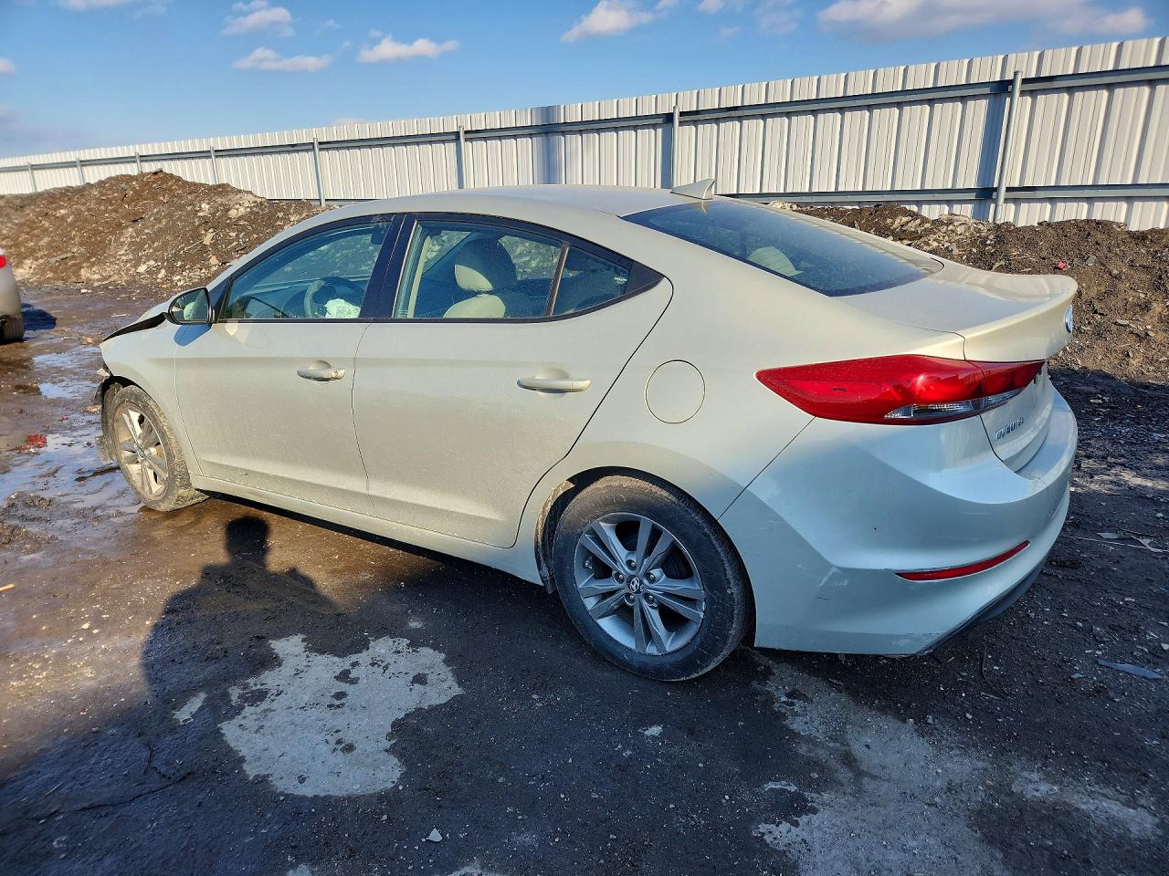 2017 HYUNDAI ELANTRA SE photo 2