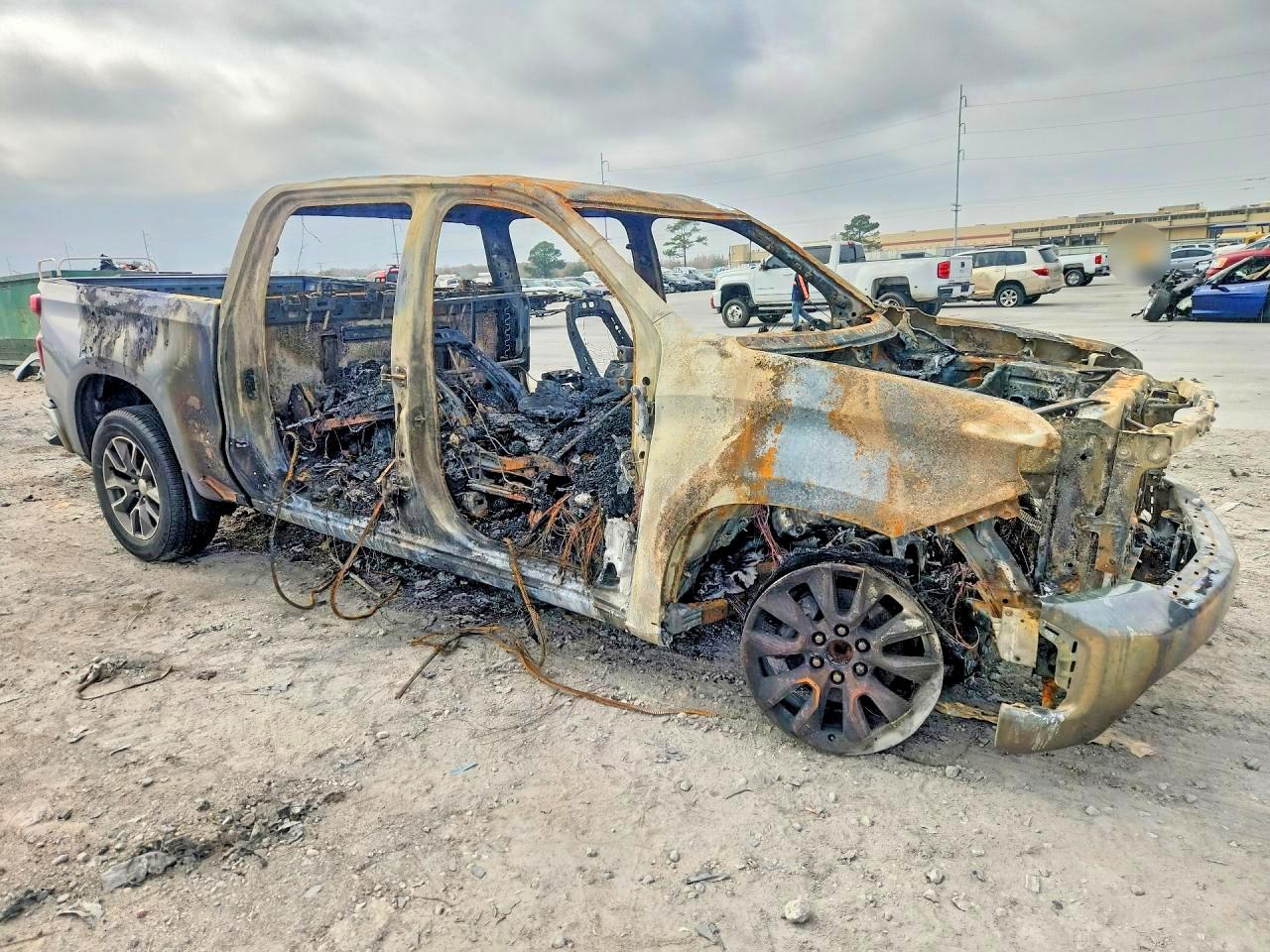 2020 CHEVROLET SILVERADO C1500 LT photo 4