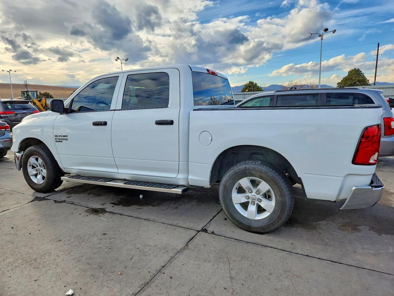 2023 RAM 1500 CLASSIC TRADESMAN photo 3