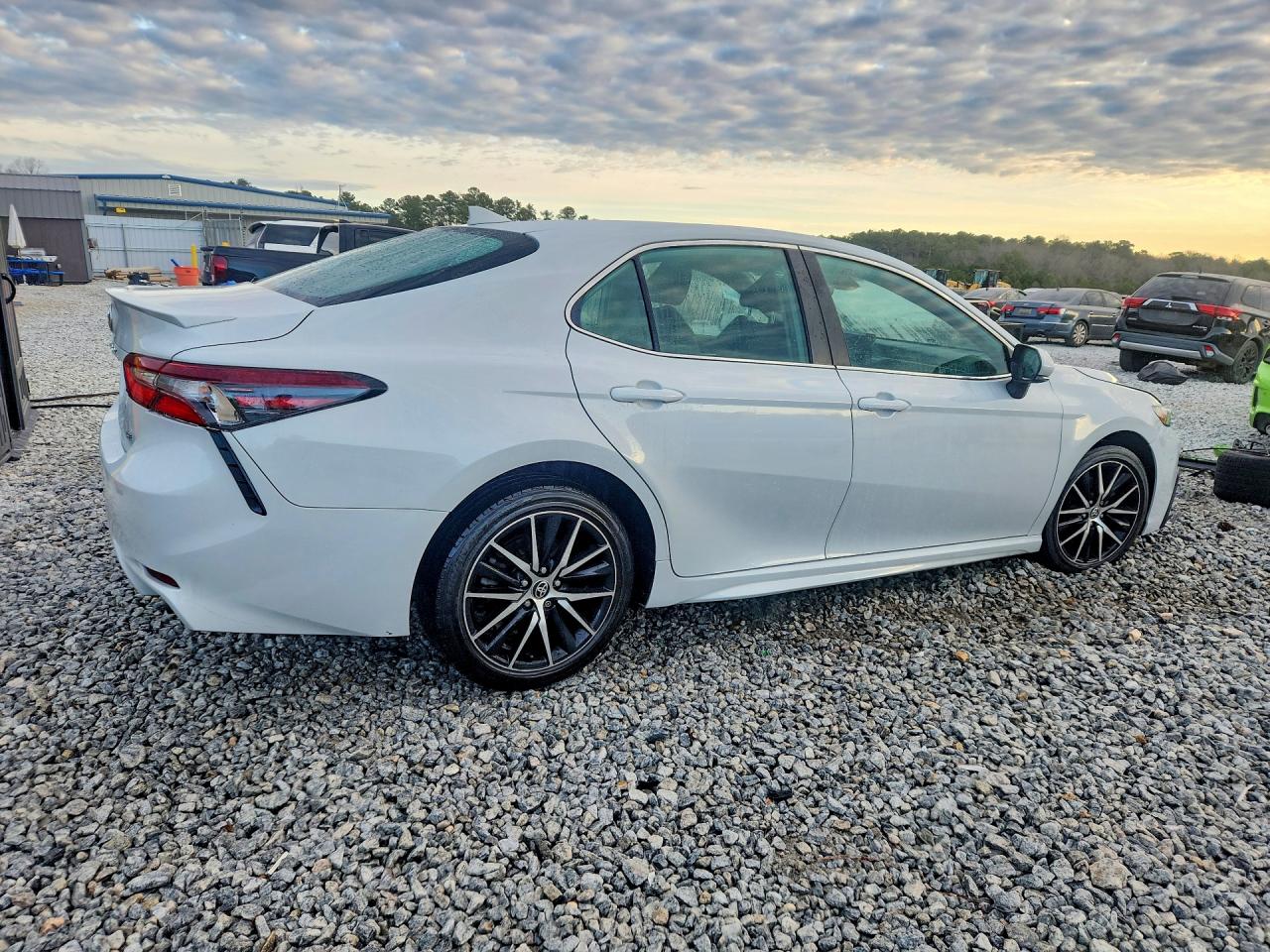 2024 TOYOTA CAMRY SE photo 3