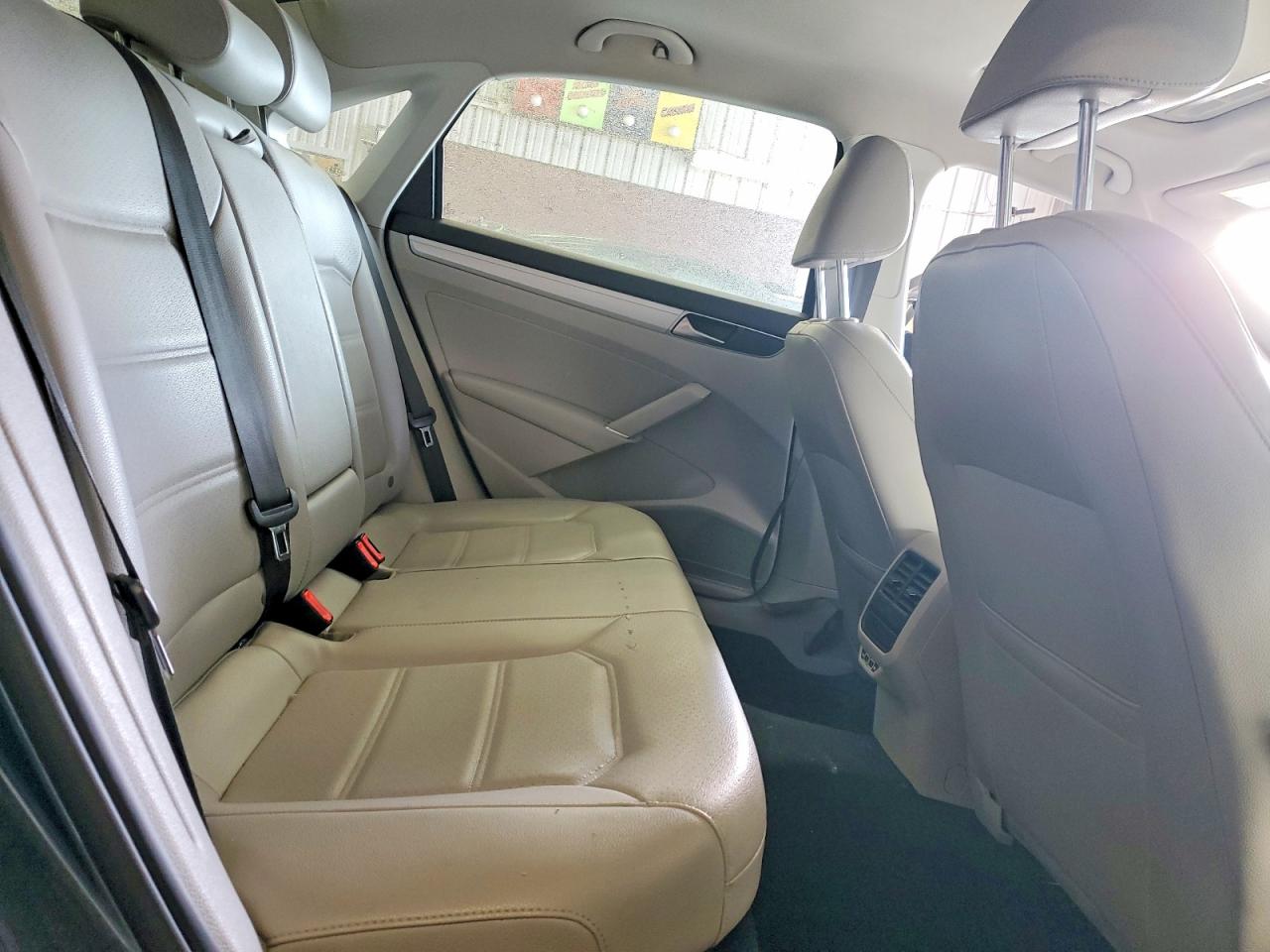 2019 VOLKSWAGEN PASSAT WOLFSBURG photo 10