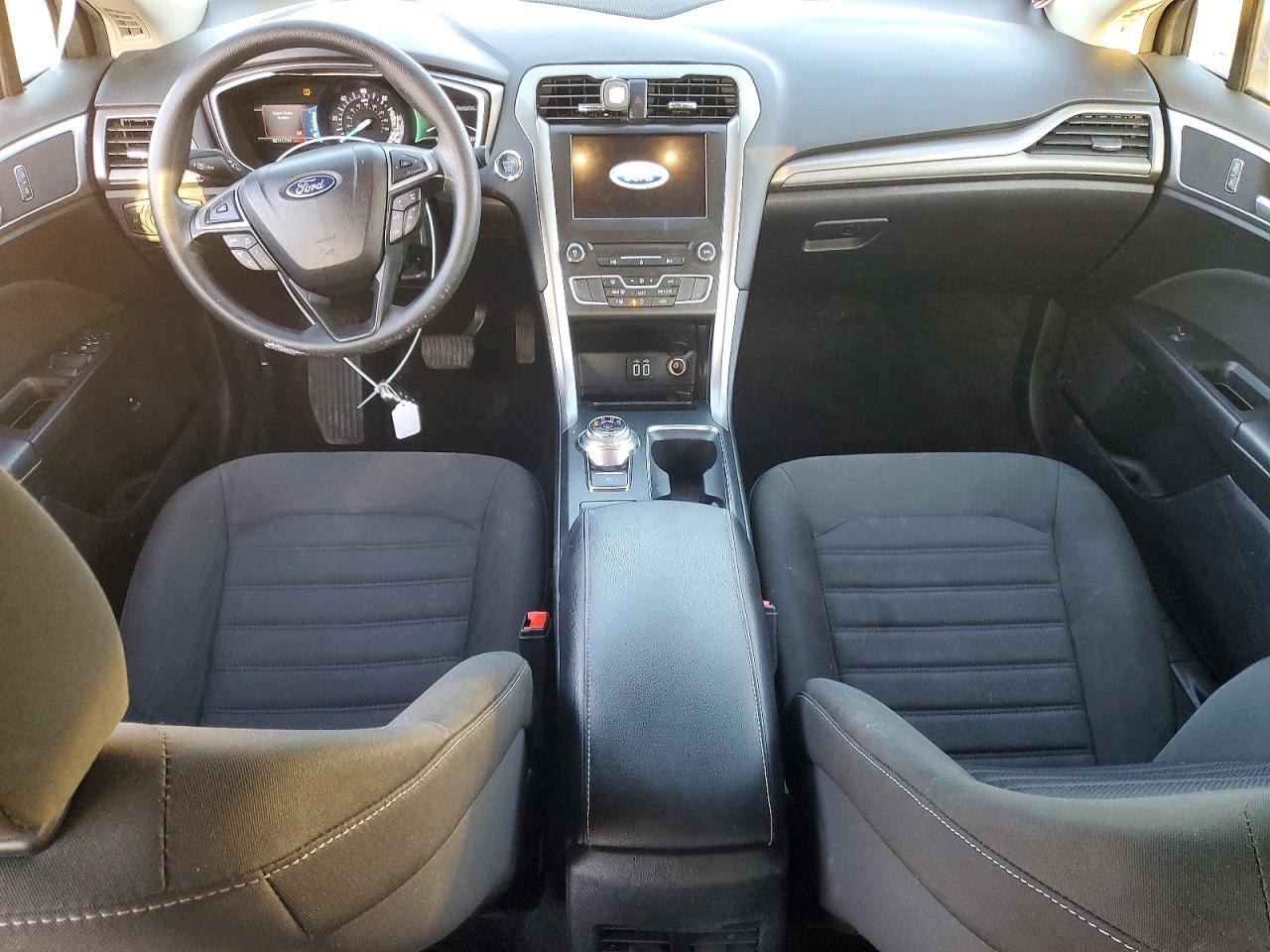2020 FORD FUSION SE photo 8