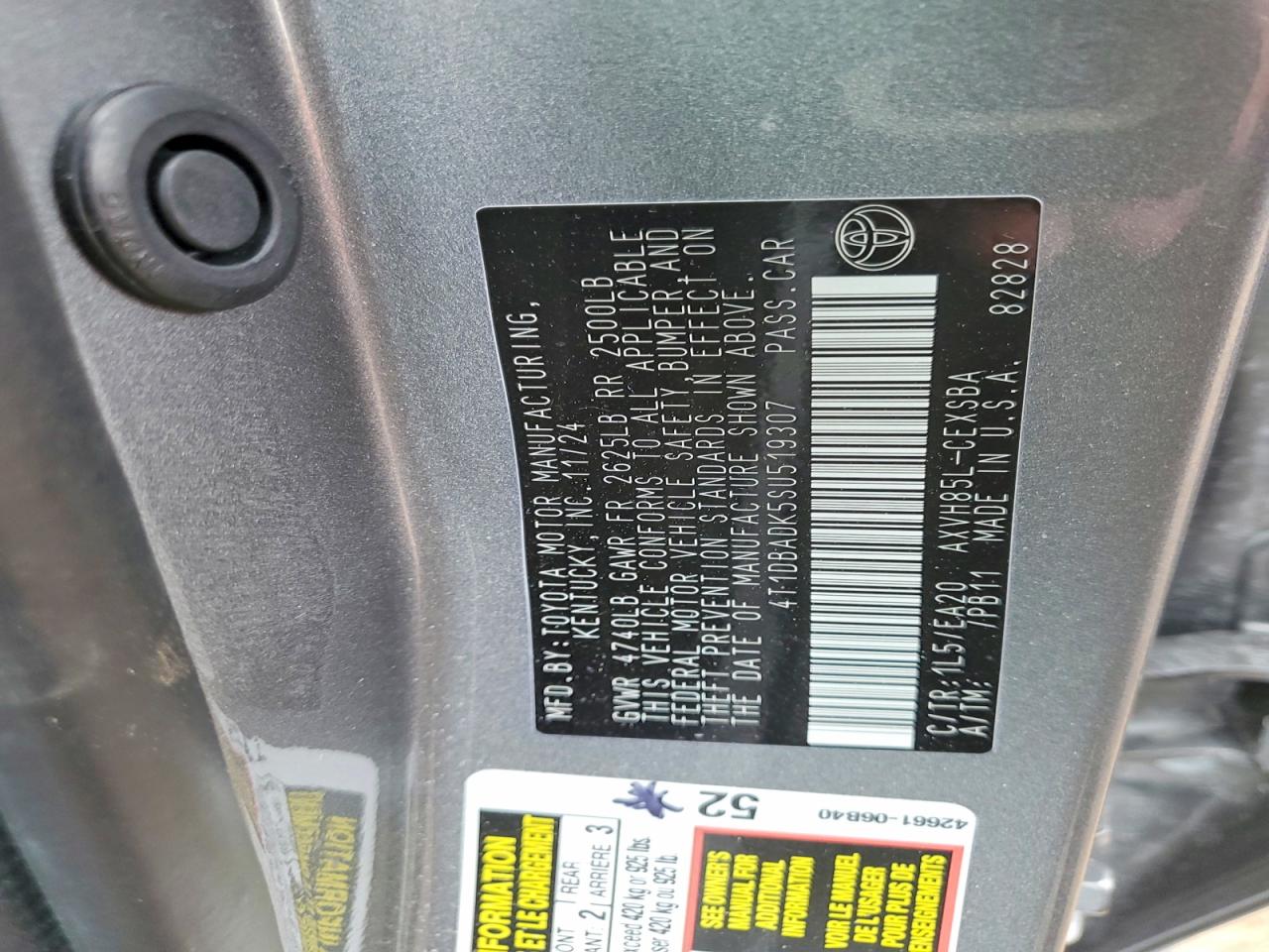2025 TOYOTA CAMRY photo 12