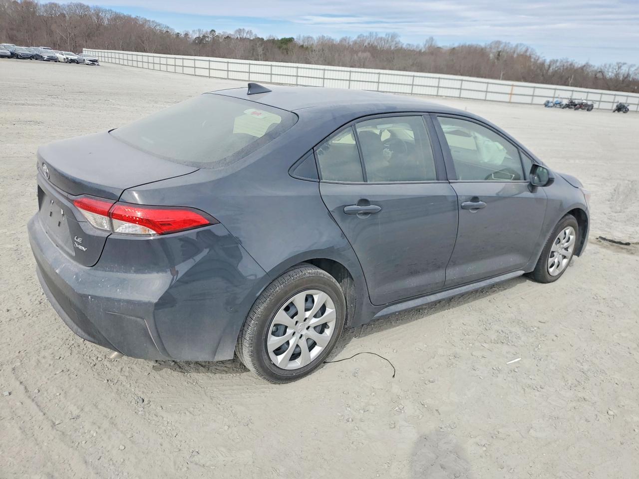 2025 TOYOTA COROLLA LE photo 3