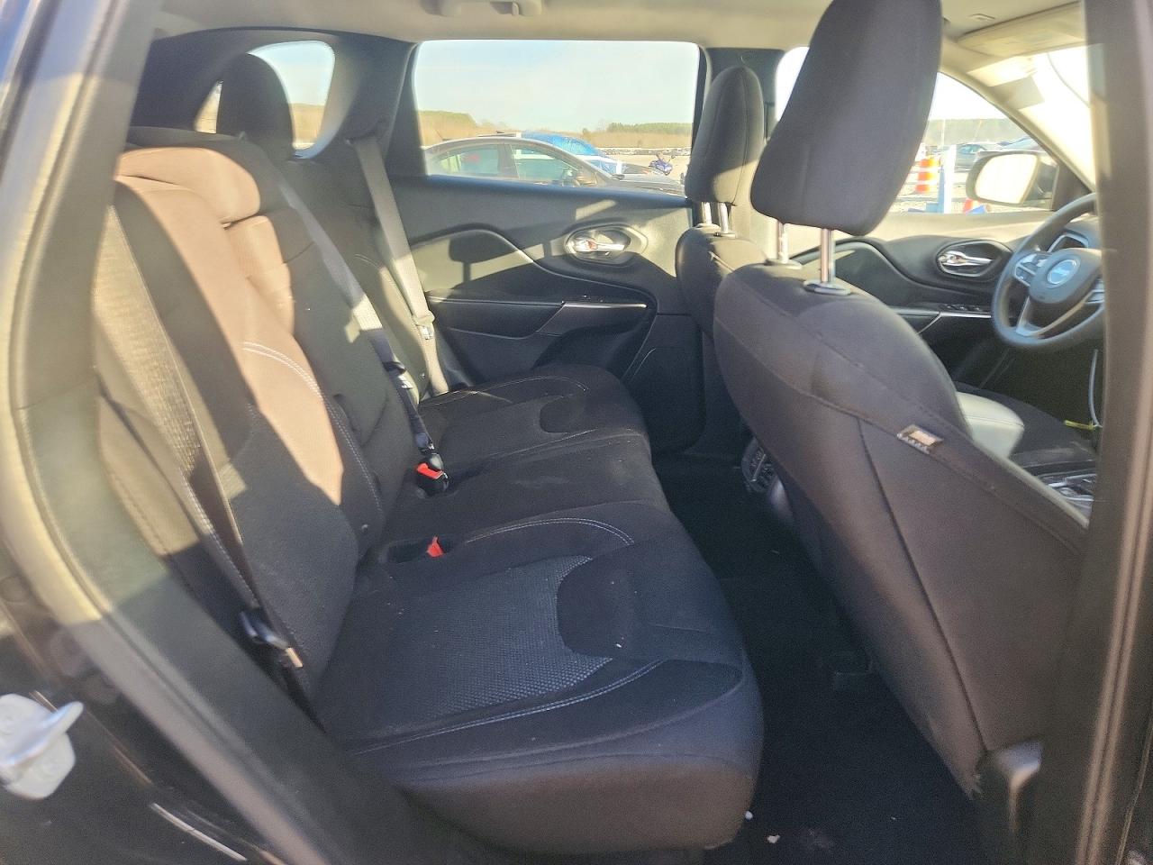 2019 JEEP CHEROKEE photo 31