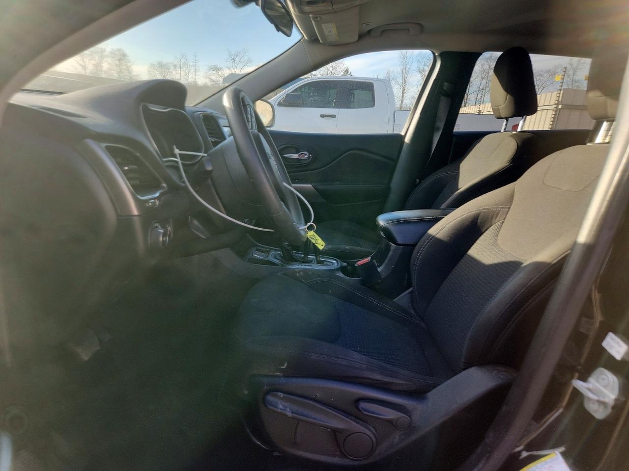 2019 JEEP CHEROKEE photo 19