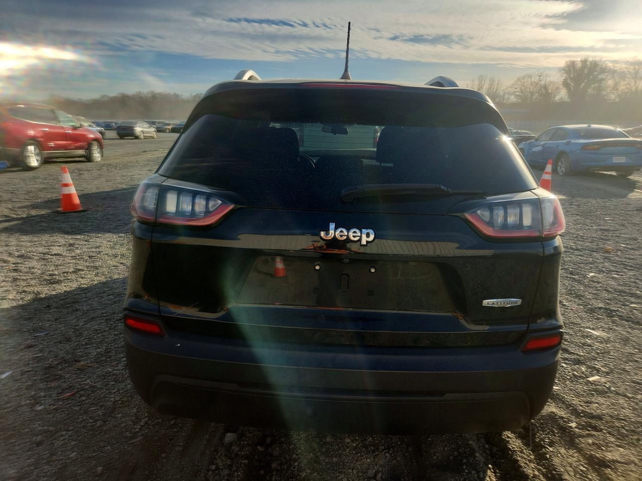 2019 JEEP CHEROKEE photo 16
