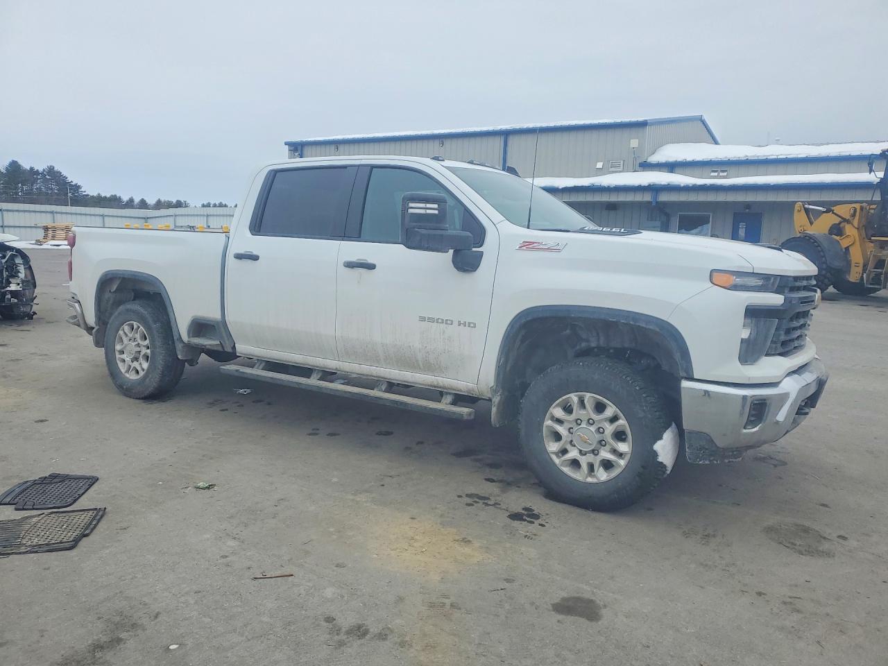 2025 CHEVROLET SILVERADO K3500 photo 4