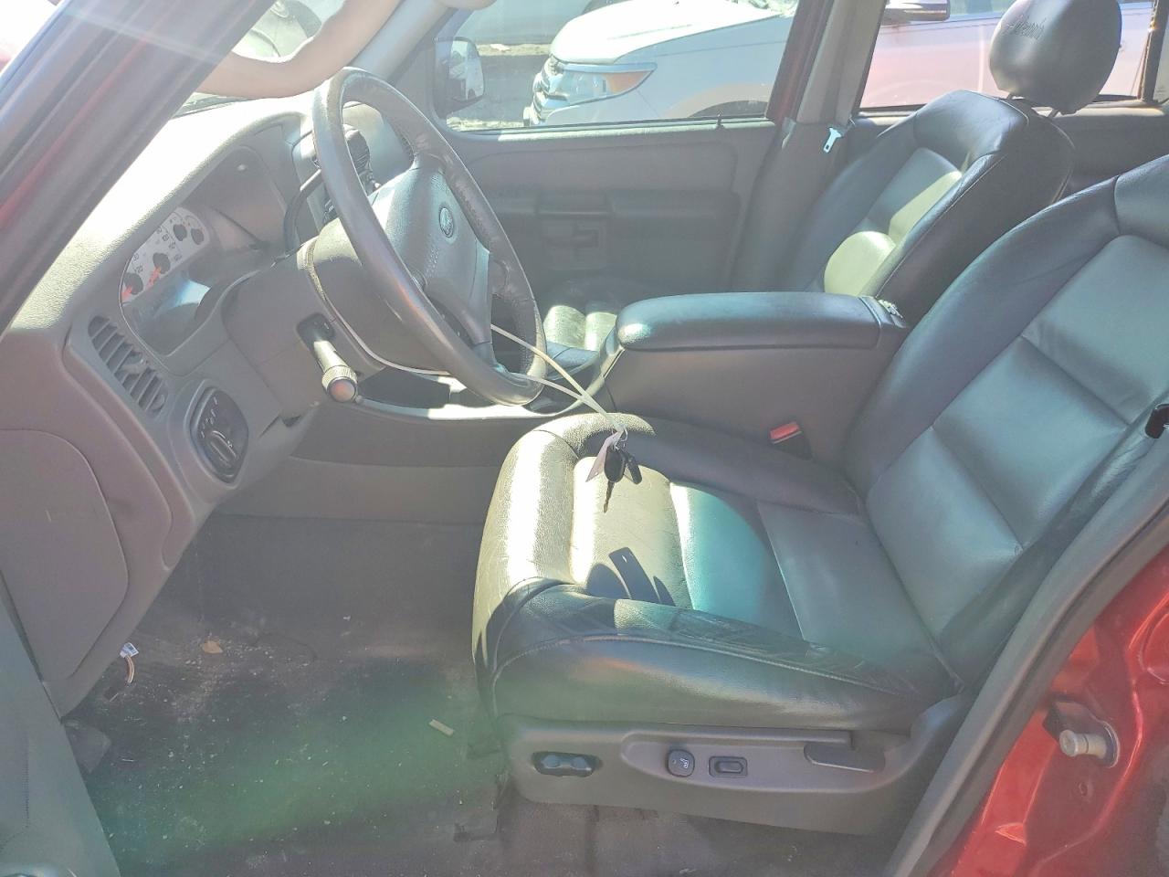 2005 FORD EXPLORER photo 7