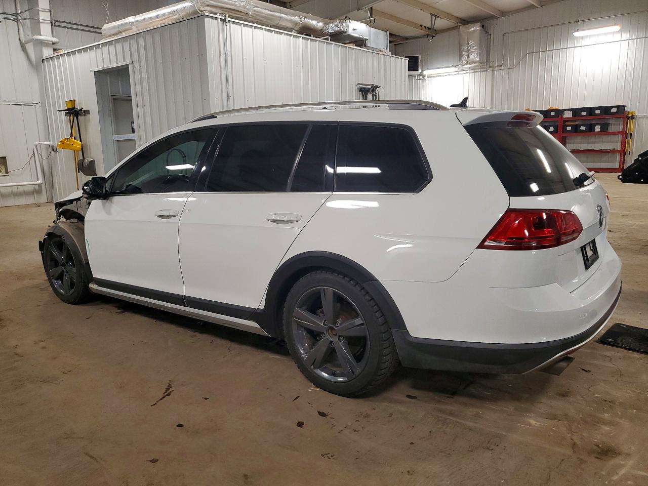 2017 VOLKSWAGEN GOLF ALLTRACK S photo 3