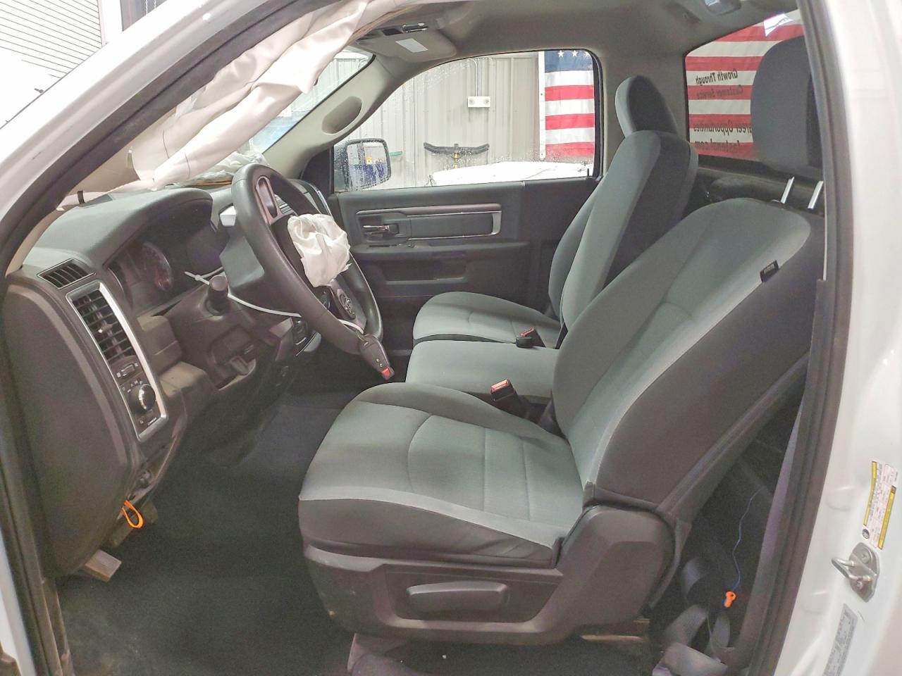 2023 RAM 1500 CLASSIC SLT photo 19