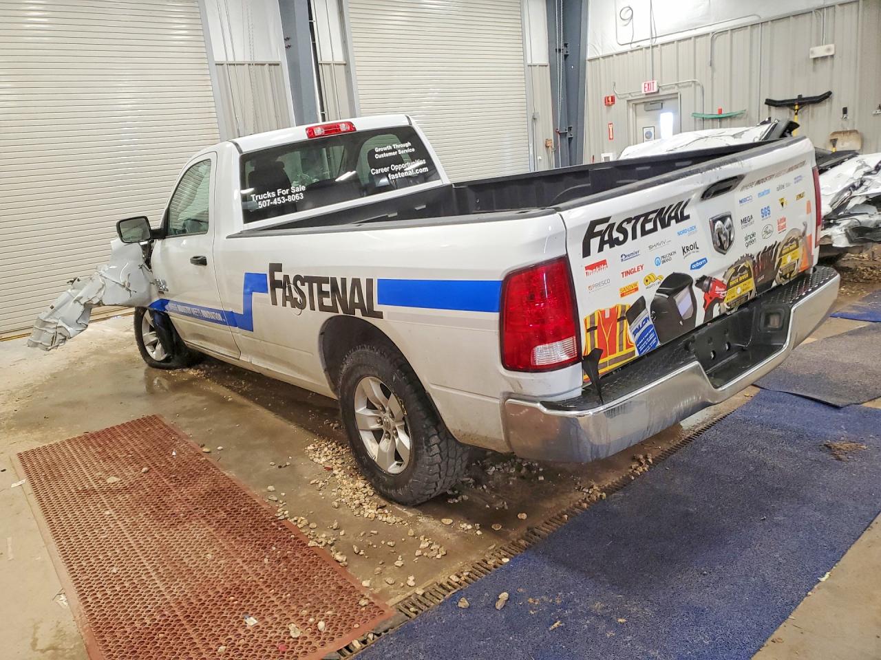 2023 RAM 1500 CLASSIC SLT photo 4