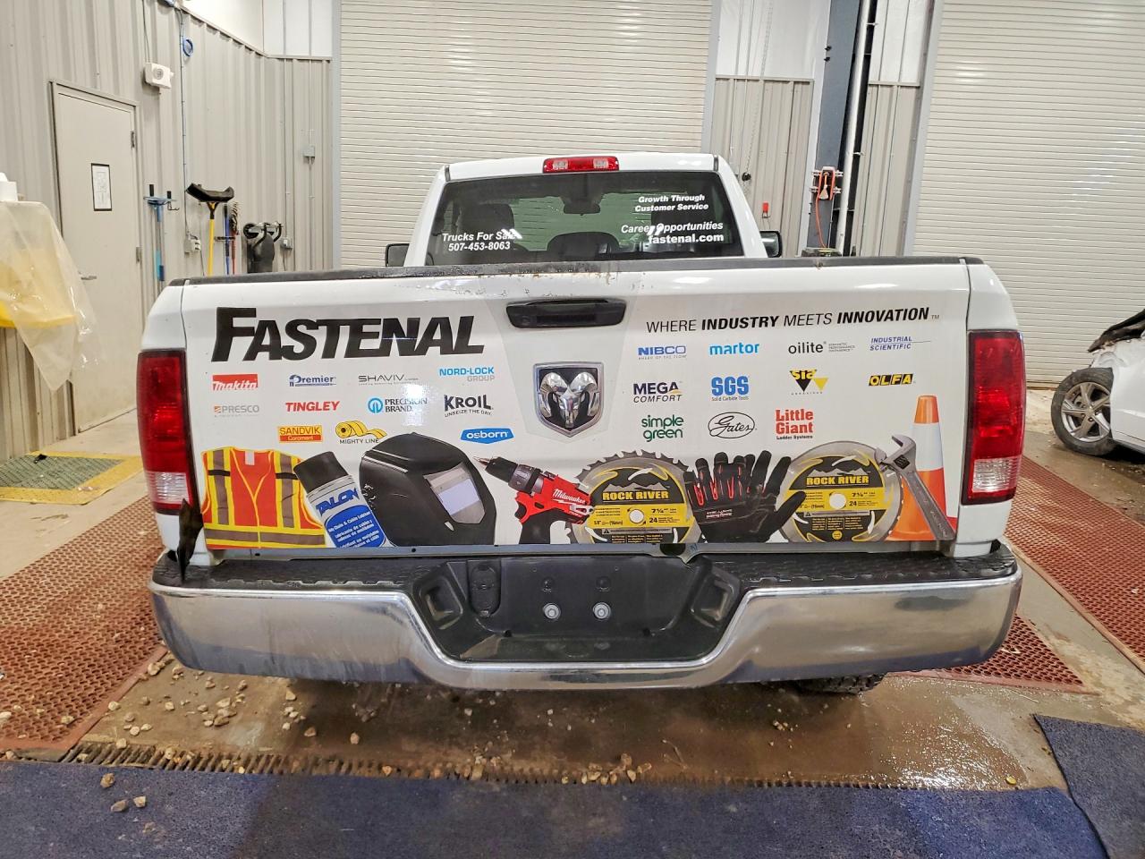 2023 RAM 1500 CLASSIC SLT photo 16