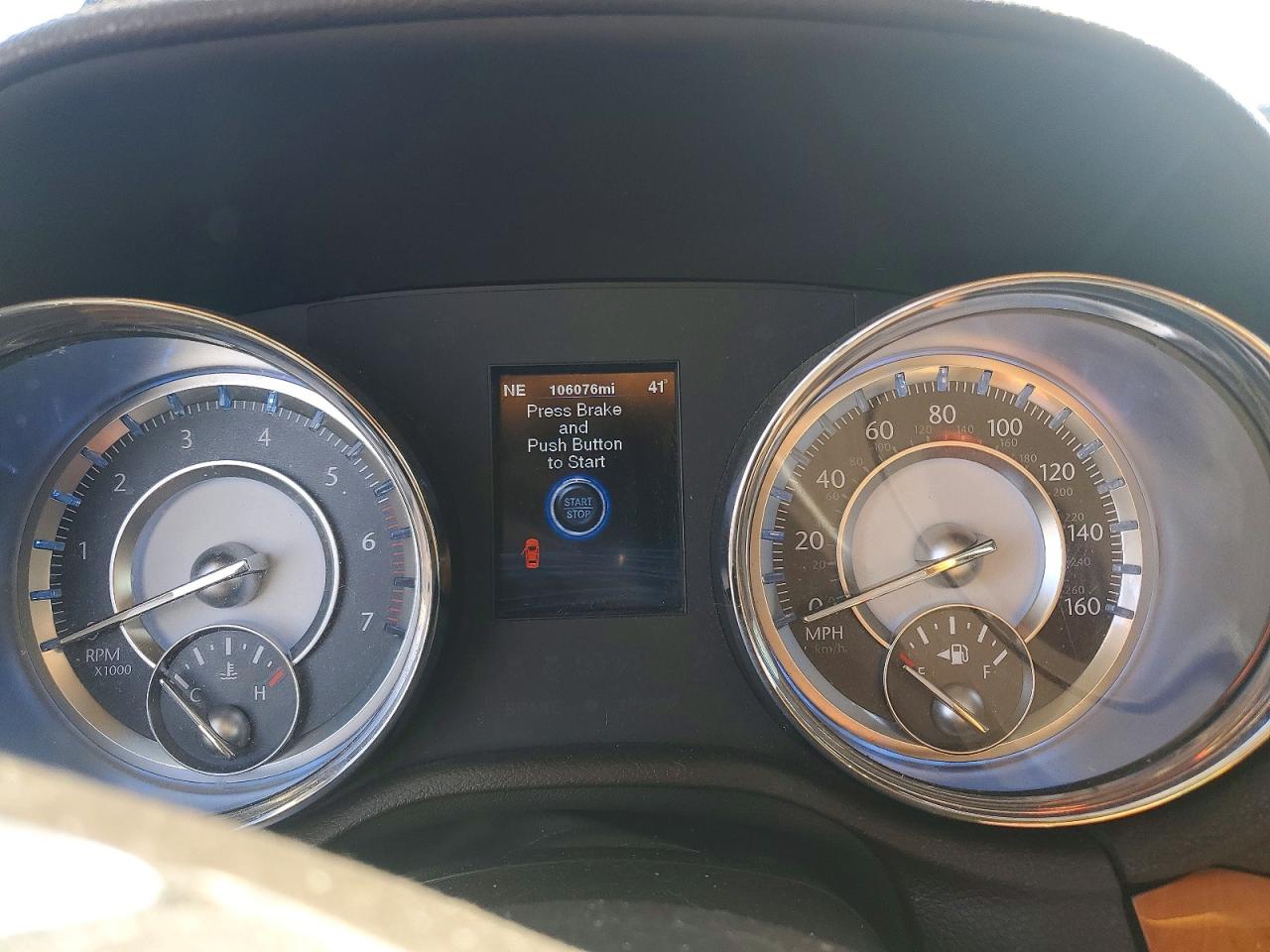 2012 CHRYSLER 300C photo 17