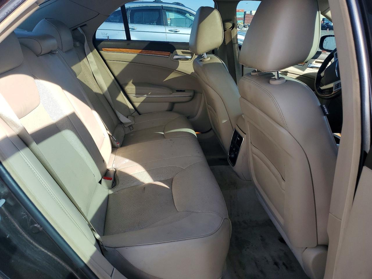 2012 CHRYSLER 300C photo 19