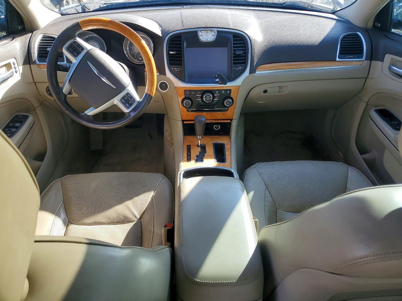 2012 CHRYSLER 300C photo 15