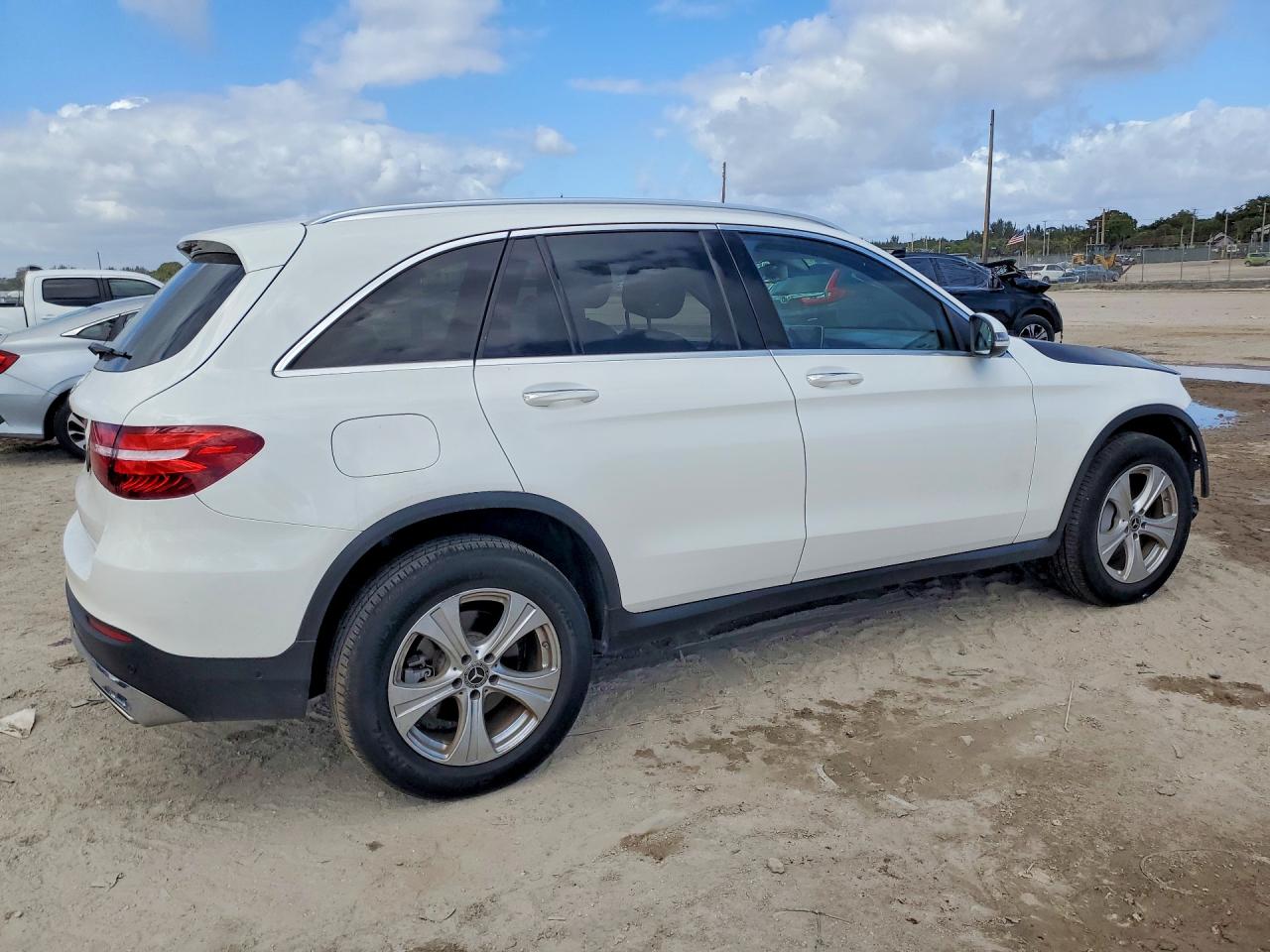 2018 MERCEDES-BENZ GLC 300 photo 5