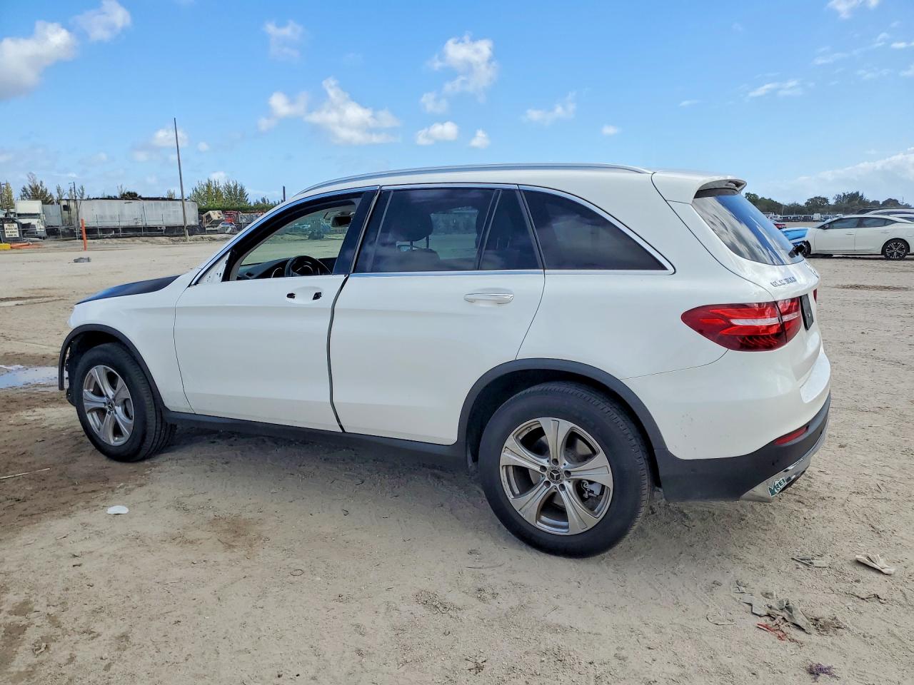2018 MERCEDES-BENZ GLC 300 photo 3
