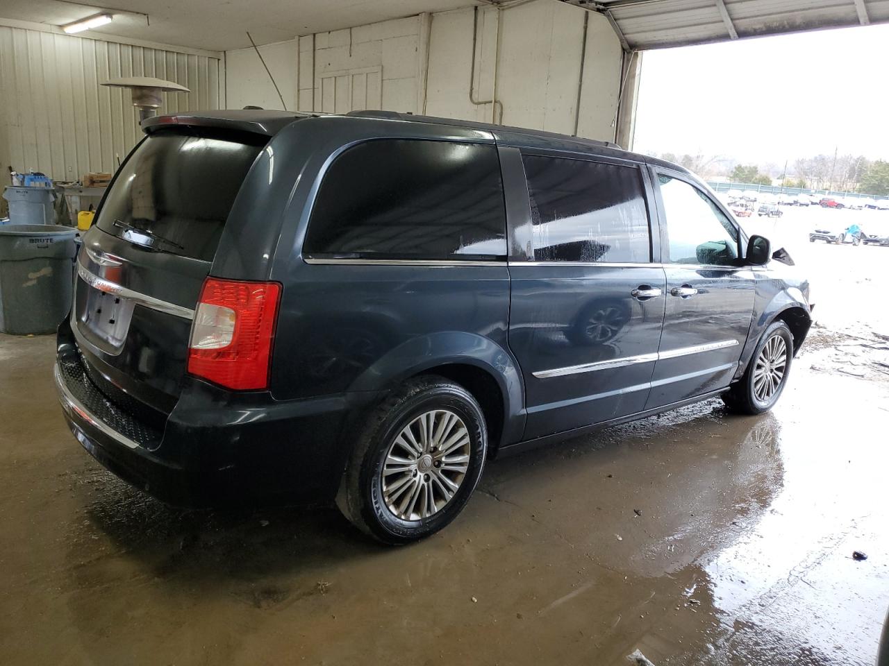2013 CHRYSLER TOWN & COUNTRY TOURING L photo 5