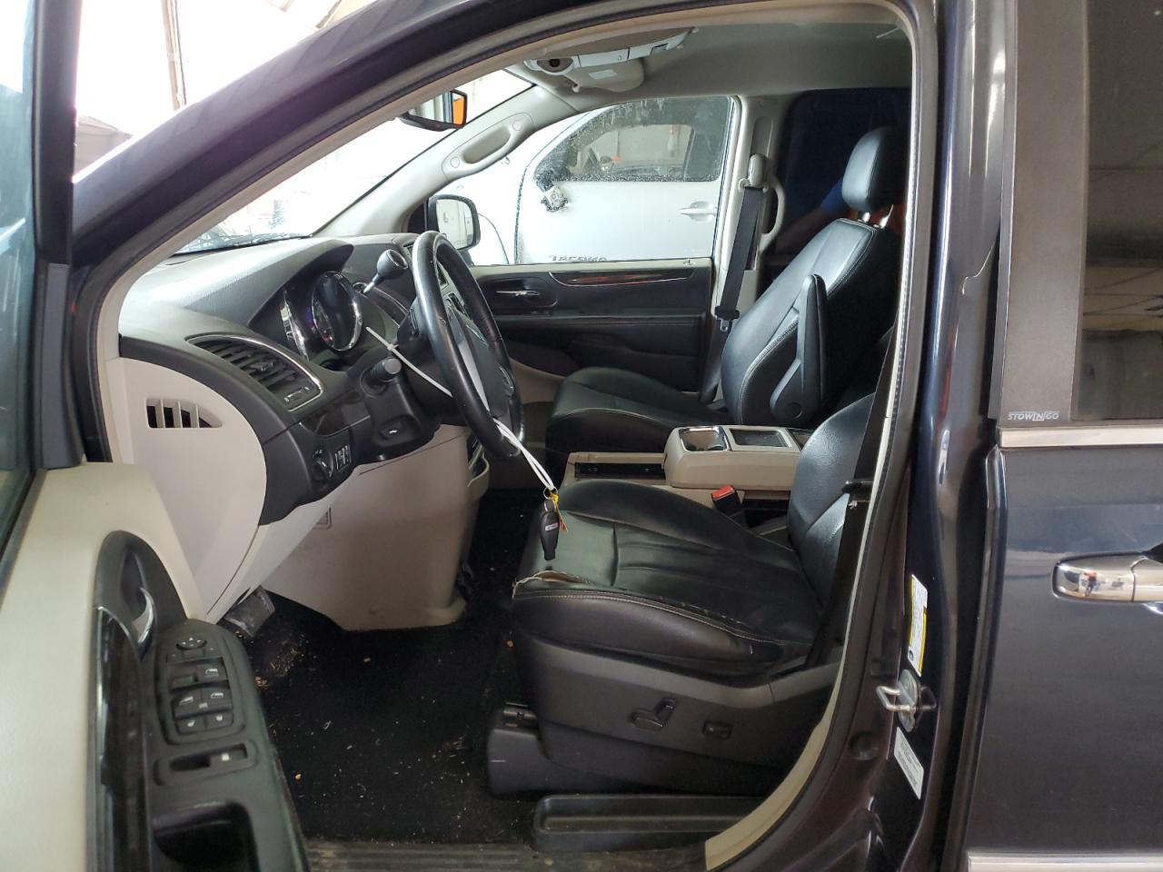 2013 CHRYSLER TOWN & COUNTRY TOURING L photo 13