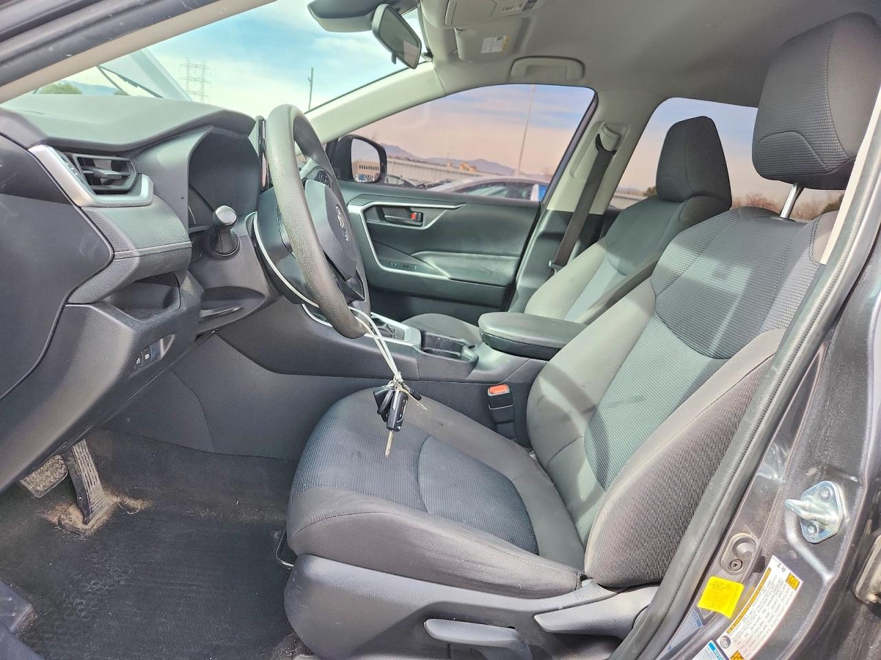 2019 TOYOTA RAV4 LE photo 7