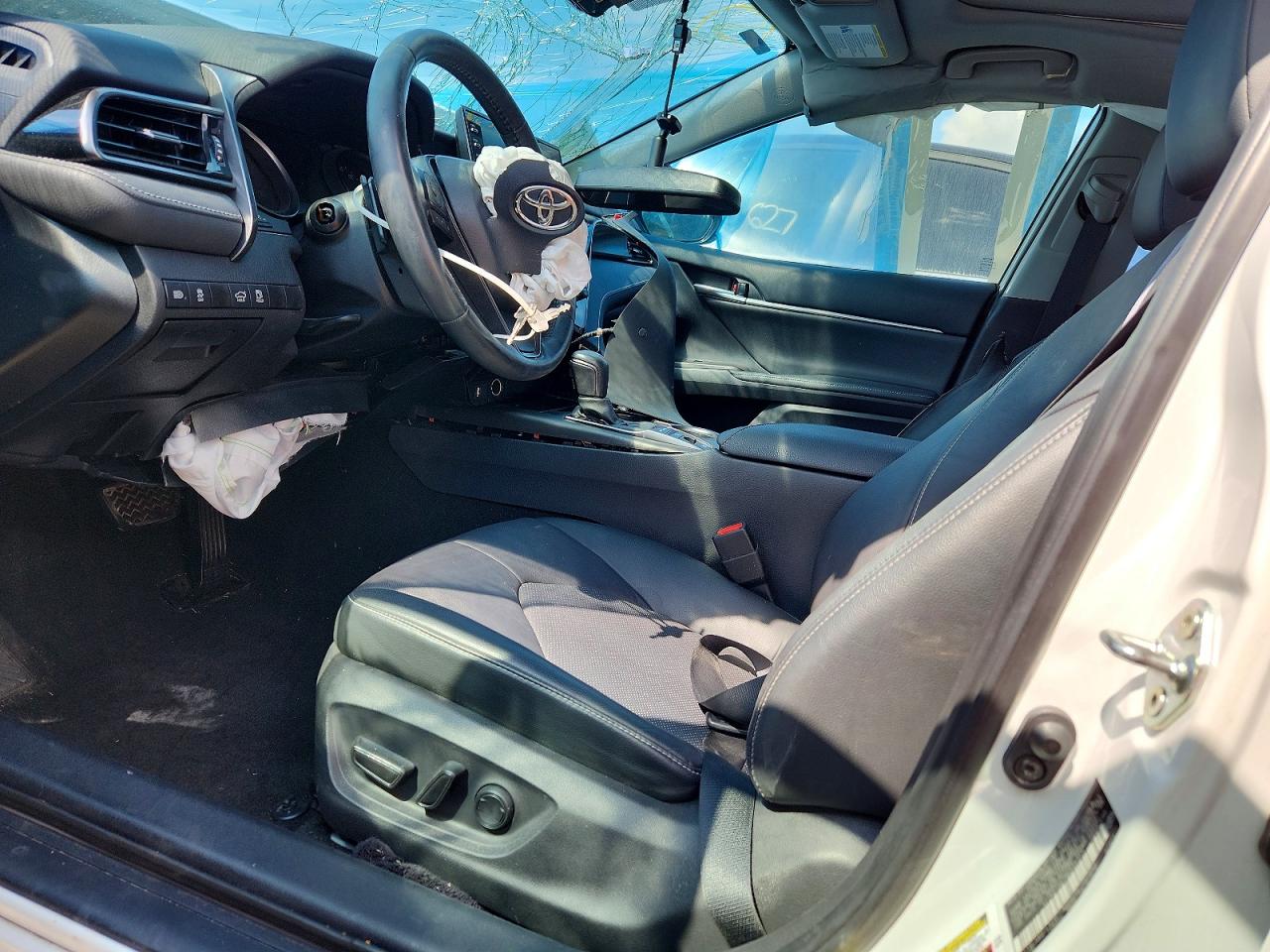 2021 TOYOTA CAMRY XSE photo 13