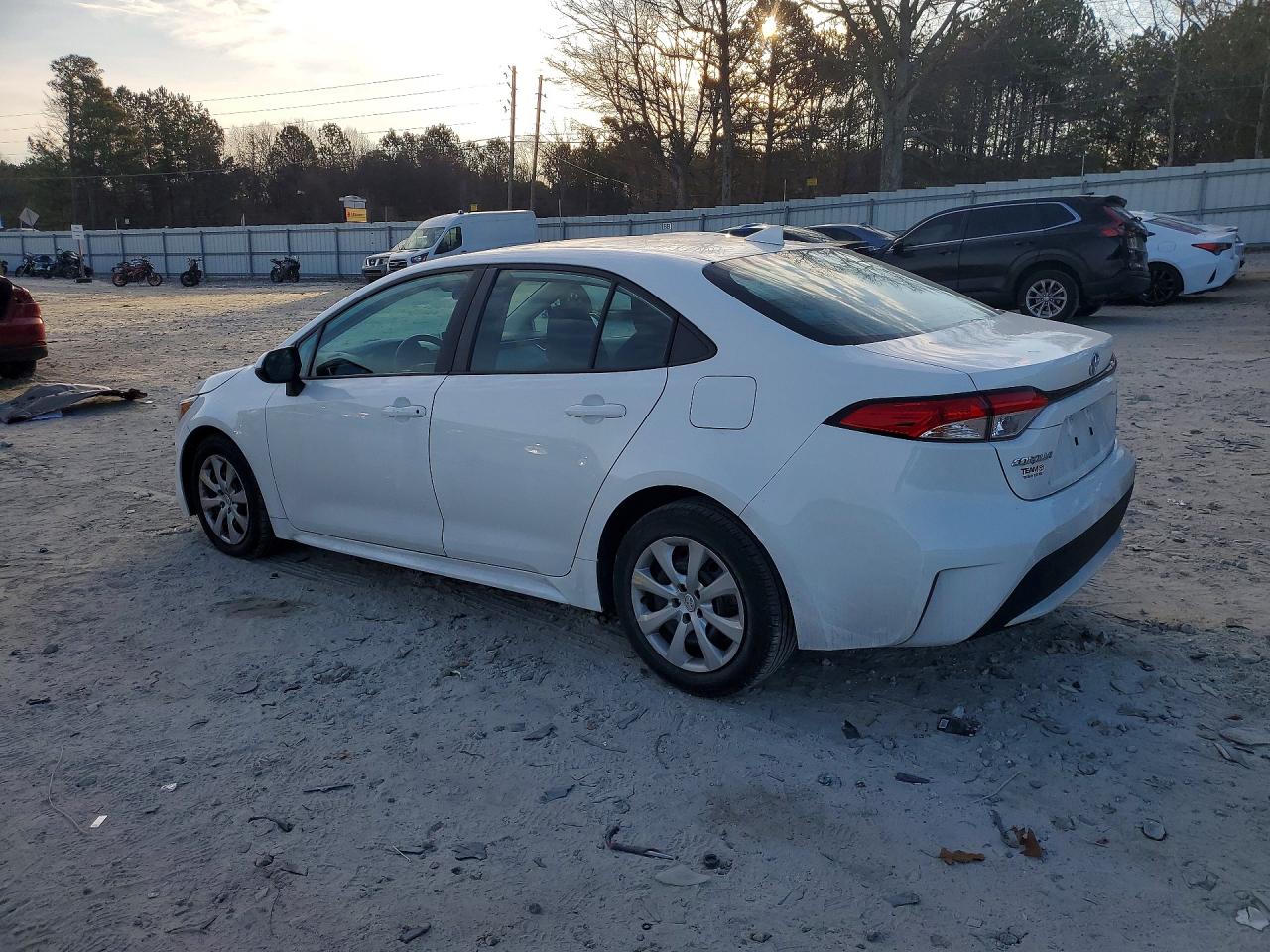 2020 TOYOTA COROLLA LE photo 2