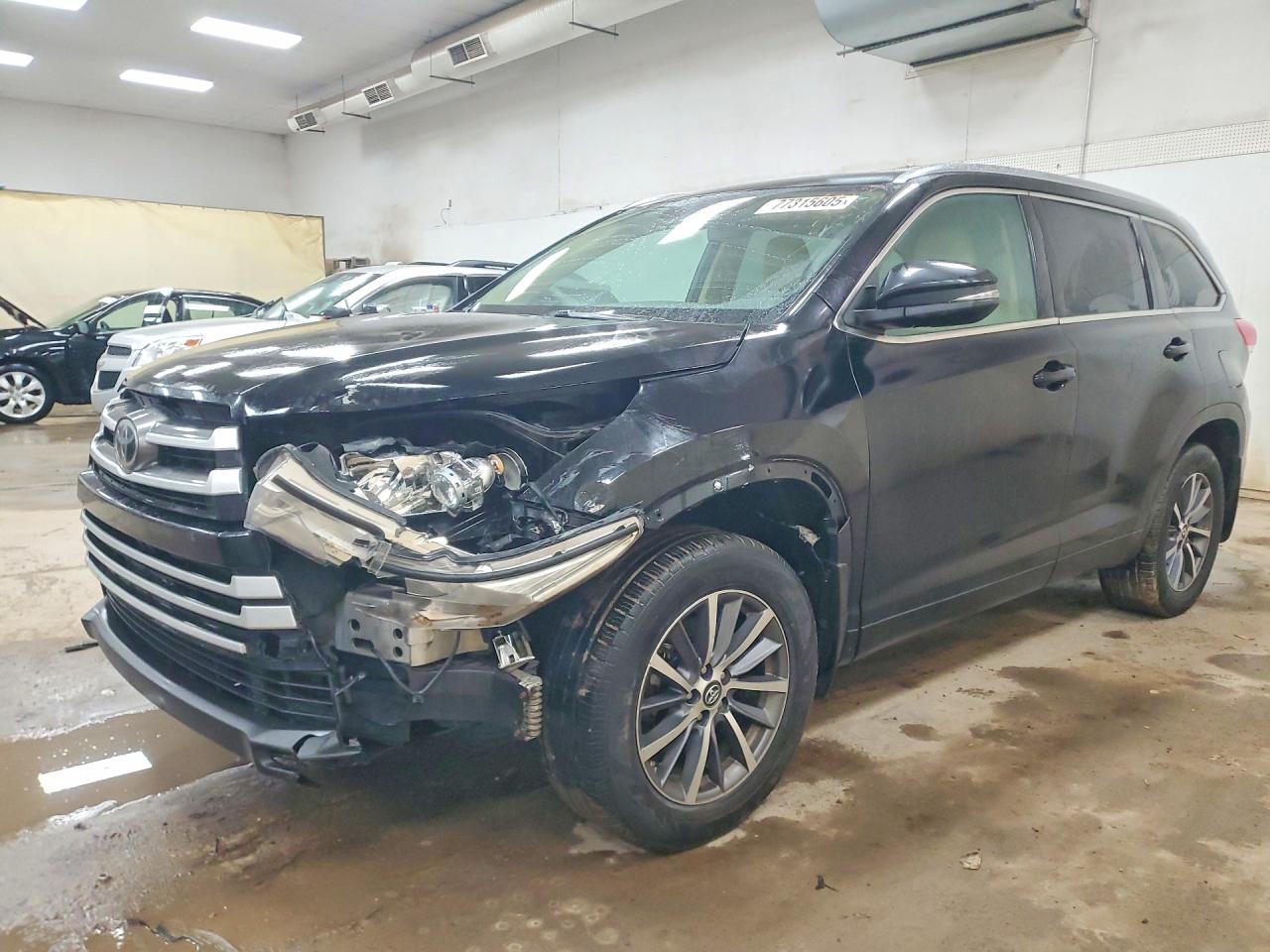 2017 TOYOTA HIGHLANDER