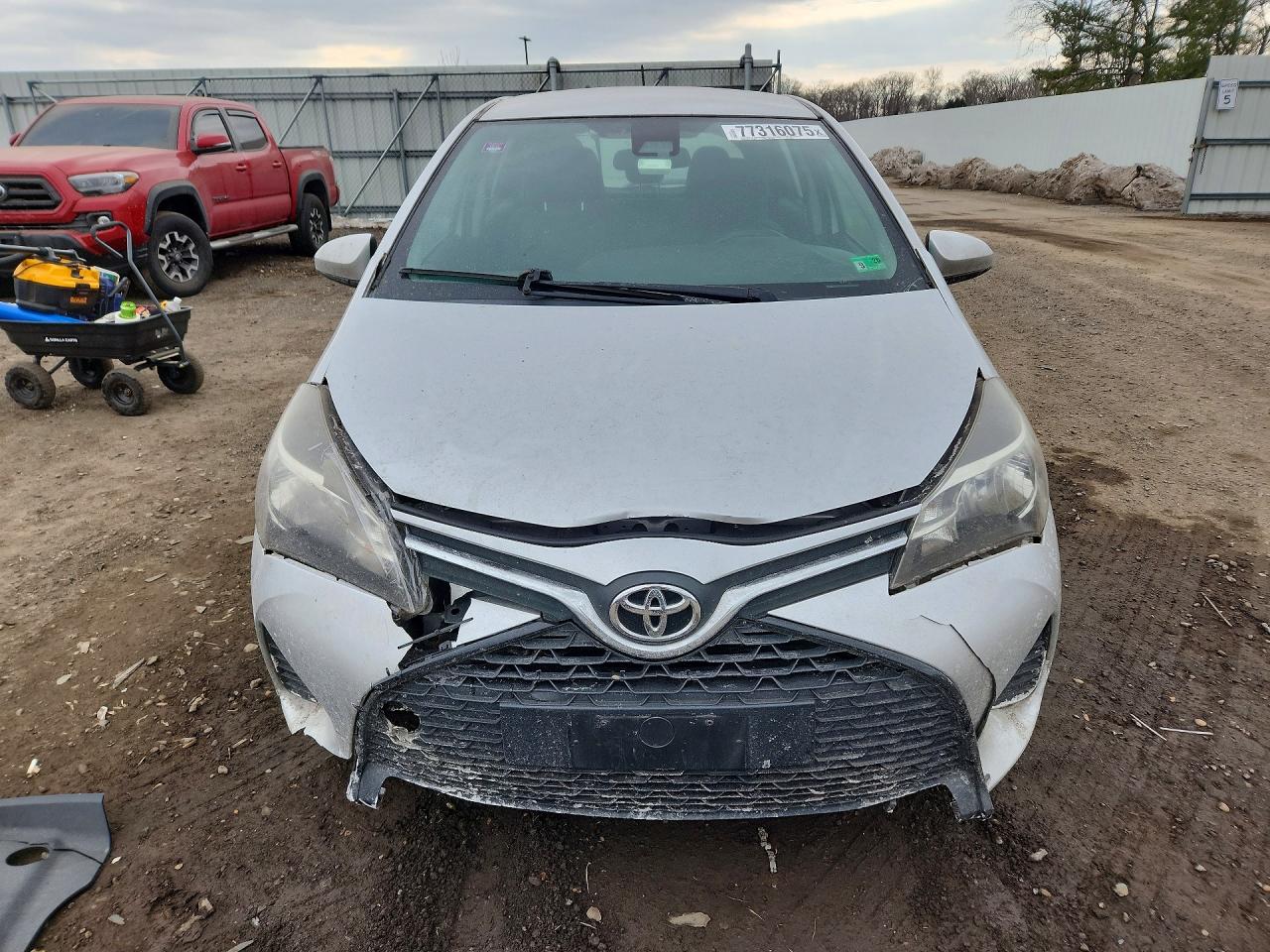 2017 TOYOTA YARIS photo 5
